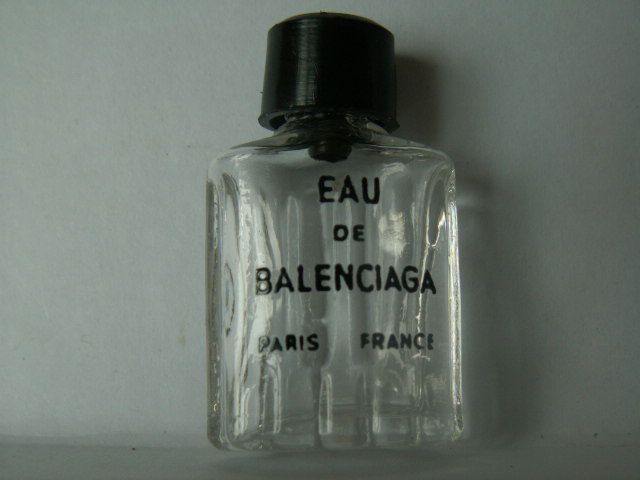Balenciaga-eaunoir.jpg
