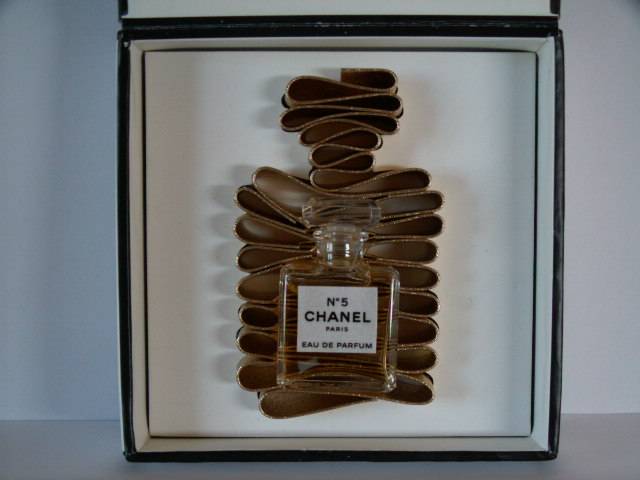 Chanel-n5noel2012.jpg