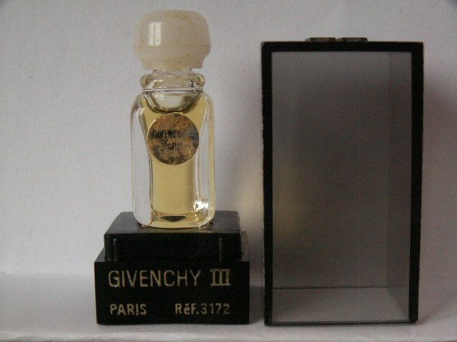 Givenchy-iii2mlblc.jpg