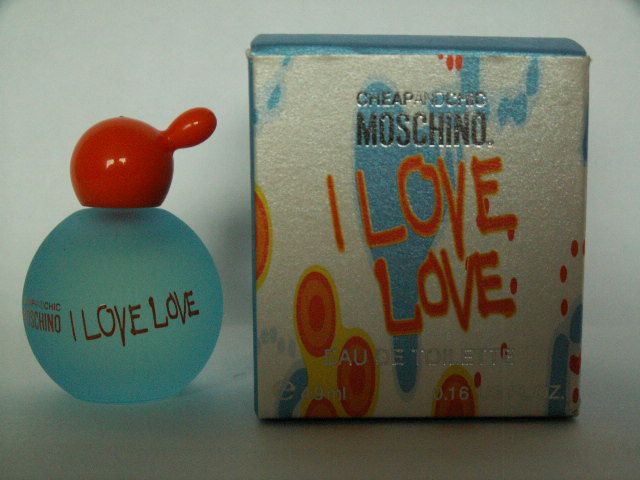 Moschino-ilovelove2.jpg