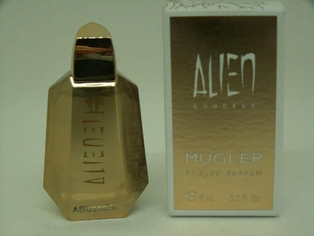 Mugler-aliengoddess.jpg