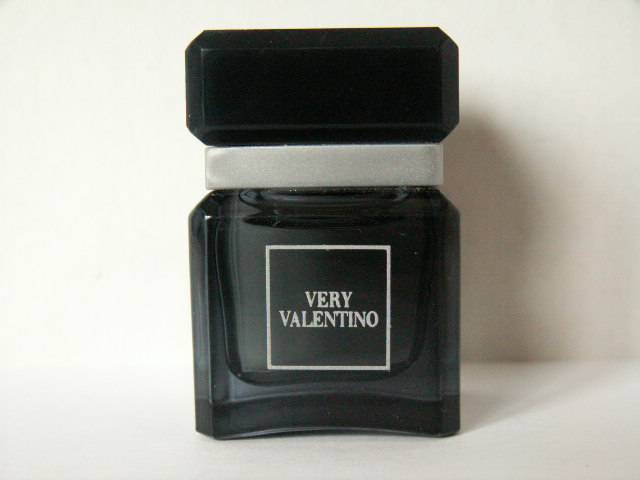Valentino-verynoir.jpg